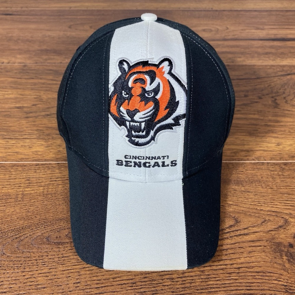Vintage Cincinnati Bengals Strapback Hat NFL Team Apparel Black White Stripe Cap